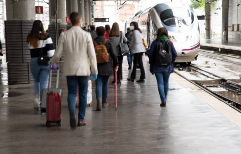 Technical hitch causes travel chaos on free trains throughout Spain