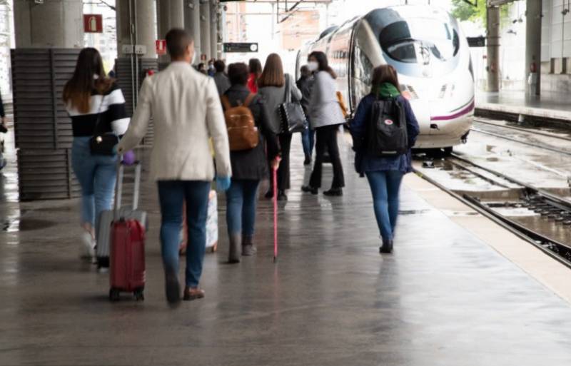 <span style='color:#780948'>ARCHIVED</span> - Technical hitch causes travel chaos on free trains throughout Spain