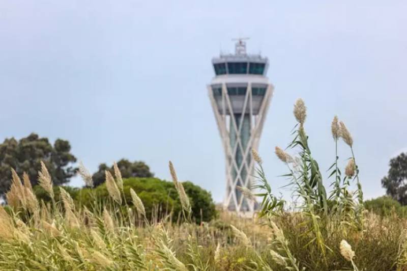 French air traffic controller strike grounds several flights in Spain
