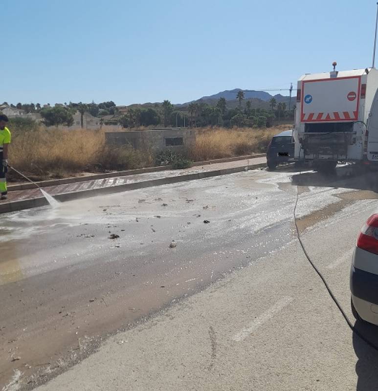 Mazarron Council carries out cleaning work in Camposol before the forecast rain