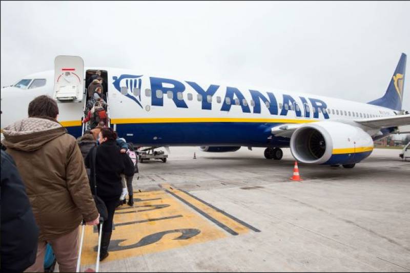 <span style='color:#780948'>ARCHIVED</span> - Peed off: Ryanair flight to Spain diverted when drunk passenger urinated on seat