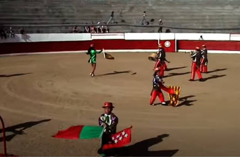 <span style='color:#780948'>ARCHIVED</span> - Degrading dwarf bullfighting event cancelled in Madrid