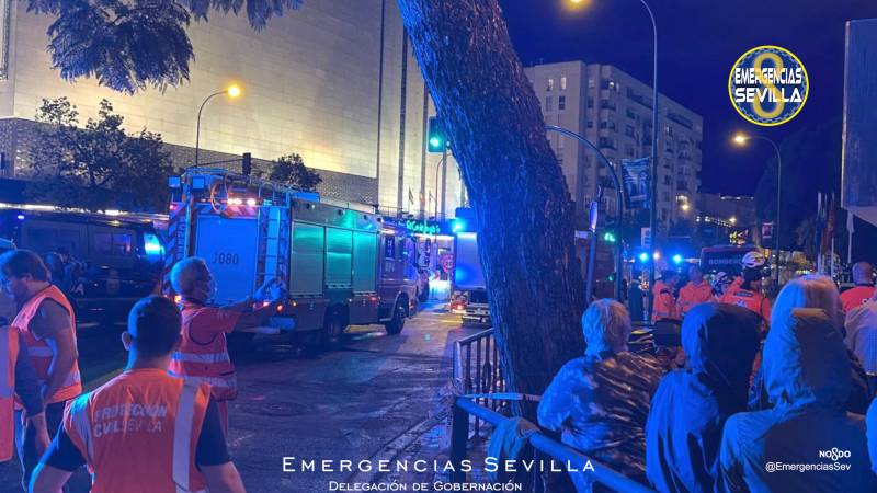 <span style='color:#780948'>ARCHIVED</span> - Tourists evacuated after Lebreros hotel in centre of Seville catches fire