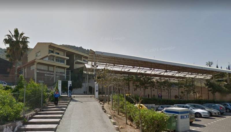 Teenager stabbed in the back in Aguilas school