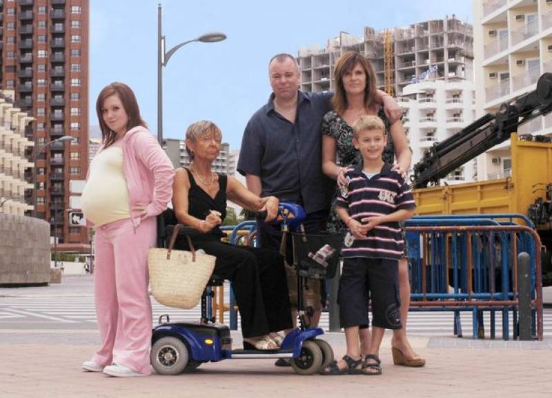 <span style='color:#780948'>ARCHIVED</span> - Stars of iconic sitcom Benidorm set to reunite in the Spanish resort to meet die-hard fans