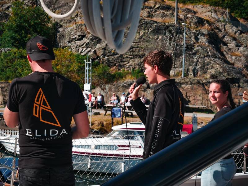 <span style='color:#780948'>ARCHIVED</span> - Swedish floating gospel choir yacht docks in Malaga