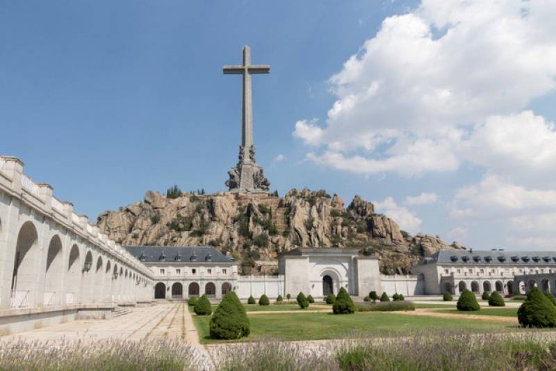 <span style='color:#780948'>ARCHIVED</span> - Remains of Spanish fascist leader to be exhumed