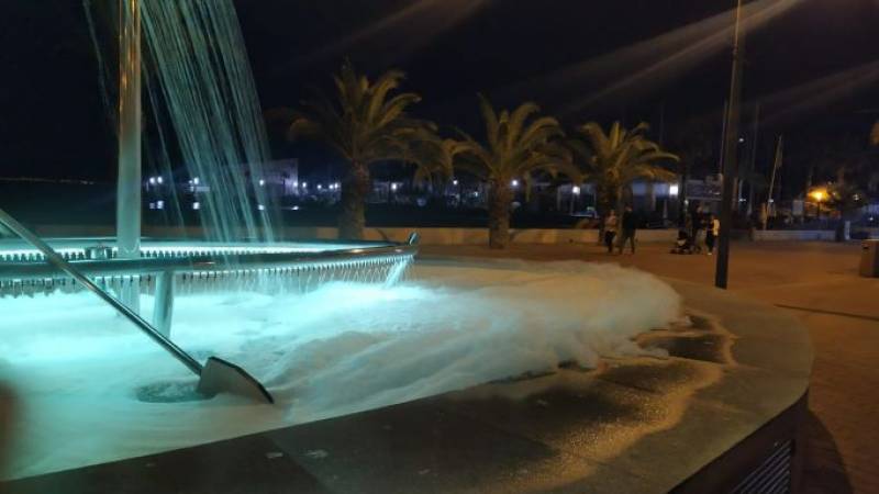 Puerto de Mazarron fountain filled with foam in disgraceful and harmful act of vandalism