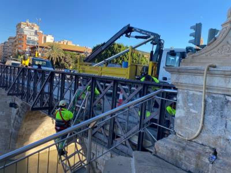 <span style='color:#780948'>ARCHIVED</span> - Murcia city is already putting up its Christmas lights