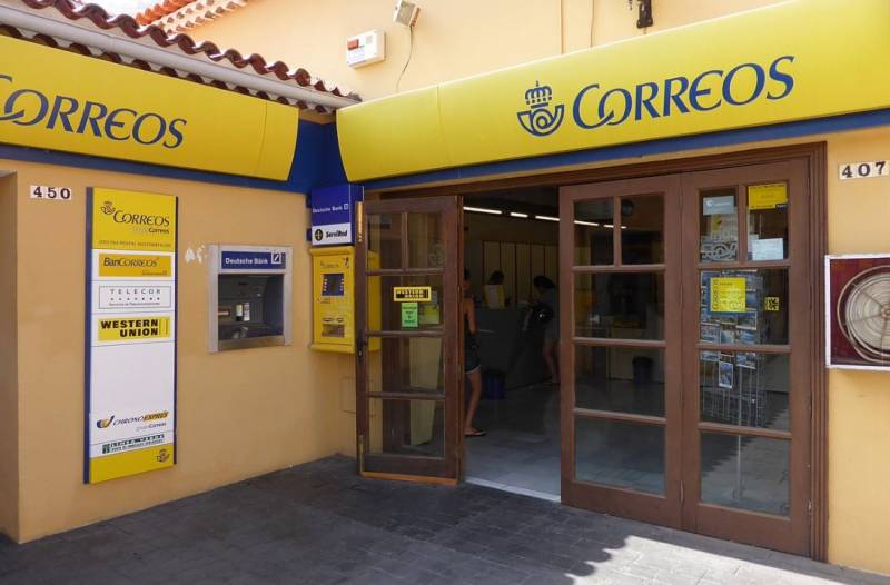 <span style='color:#780948'>ARCHIVED</span> - Correos post office workers in Spain strike on Black Friday