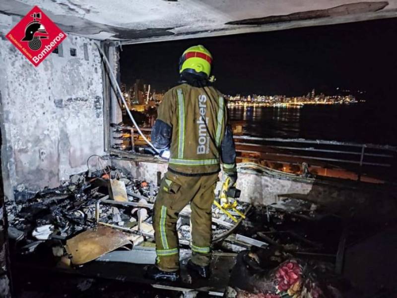 One injured and dog dies in spectacular blaze at 19-storey block of flats in Benidorm