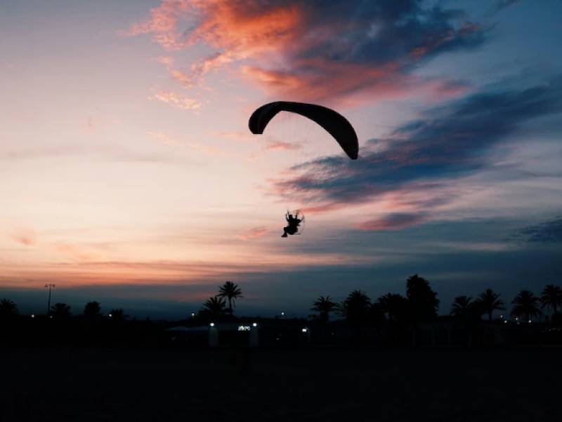 <span style='color:#780948'>ARCHIVED</span> - Paragliding immigrant crosses the border from Morocco into Spain