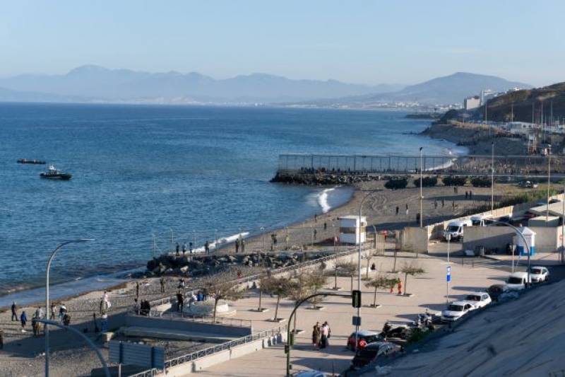 <span style='color:#780948'>ARCHIVED</span> - Migrant drowns after trying to swim into Ceuta