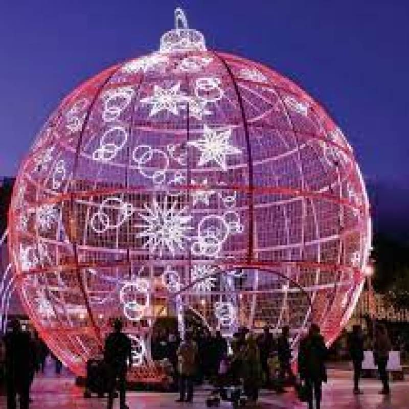 <span style='color:#780948'>ARCHIVED</span> - Largest illuminated Christmas ball in Spain goes up in flames in Alicante