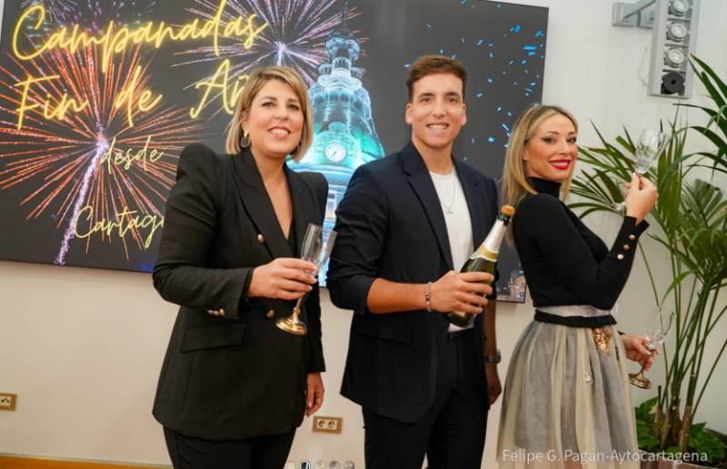 <span style='color:#780948'>ARCHIVED</span> - Cartagena rings in the New Year live on TV