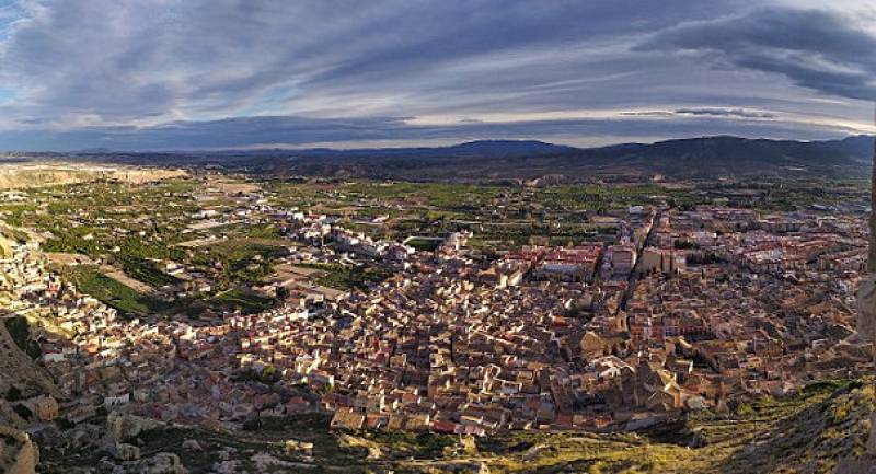 <span style='color:#780948'>ARCHIVED</span> - January 14 Free guided walk around the main viewing points in Mula