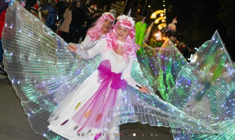 <span style='color:#780948'>ARCHIVED</span> - Biggest Three Kings parade ever lights up the streets of Cartagena