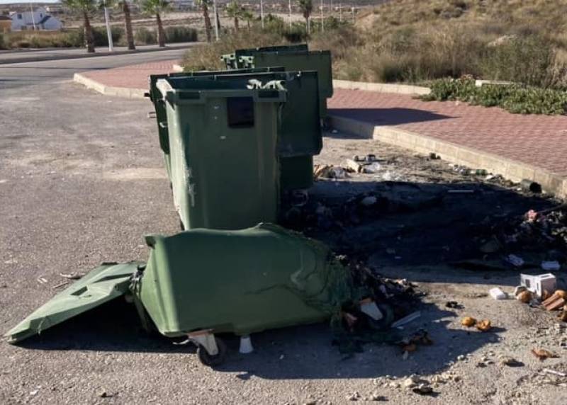 <span style='color:#780948'>ARCHIVED</span> - More bins go up in smoke on Camposol Urbanisation