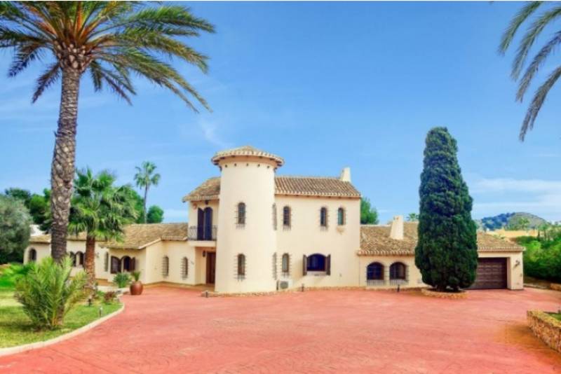 10 reasons to buy a property on La Manga Club