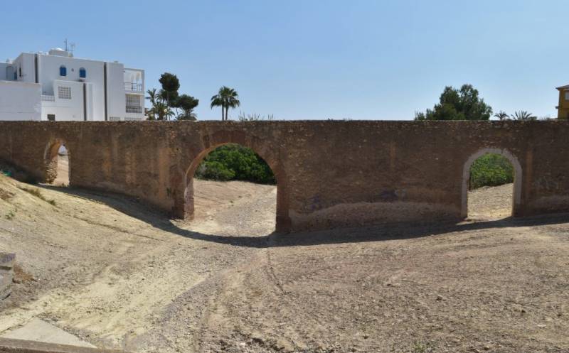 The Acueducto del Arco in Puerto de Mazarron
