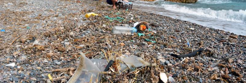 Environmentalists collect 900kg of rubbish along southeast coast of Spain