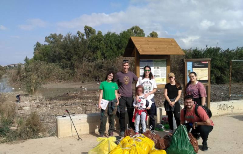 Environmentalists collect 900kg of rubbish along southeast coast of Spain