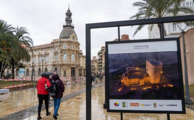 <span style='color:#780948'>ARCHIVED</span> - Jumilla prominent in outdoor photography exhibition in Cartagena