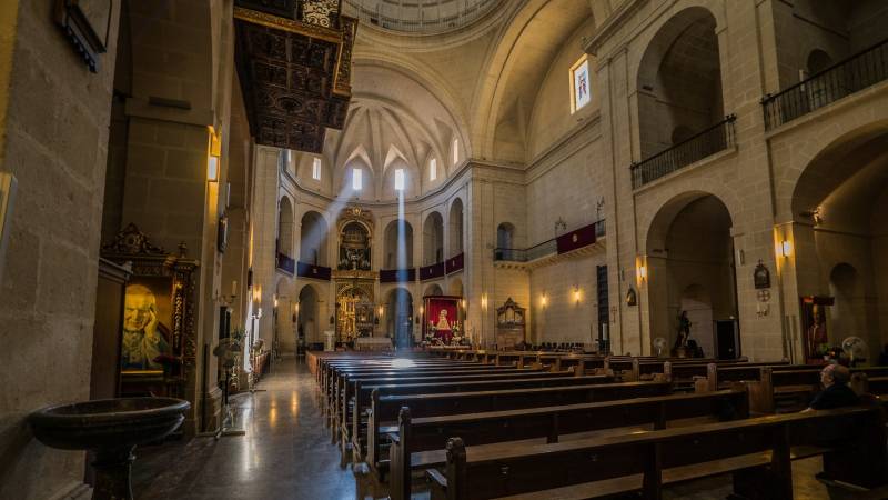 <span style='color:#780948'>ARCHIVED</span> - Tourists must now pay to visit oldest church in Alicante