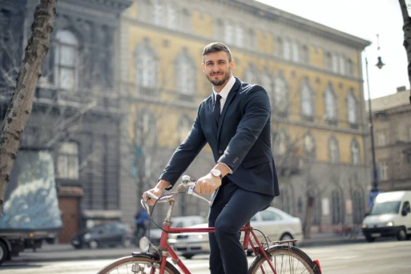 <span style='color:#780948'>ARCHIVED</span> - Spain considers paying staff more for cycling to work