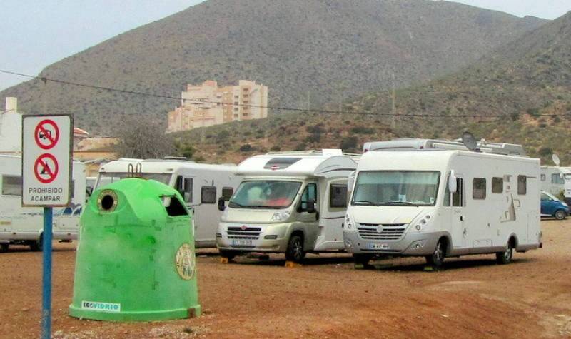 Illegal caravan parking in La Azohia no closer to being resolved