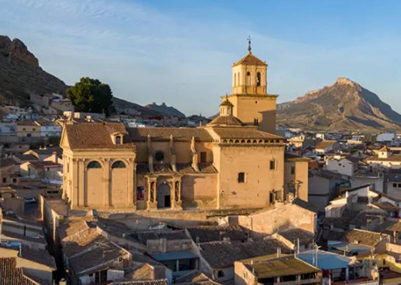 <span style='color:#780948'>ARCHIVED</span> - March 26 Guided tour of the historic centre of Jumilla and the church of Santiago