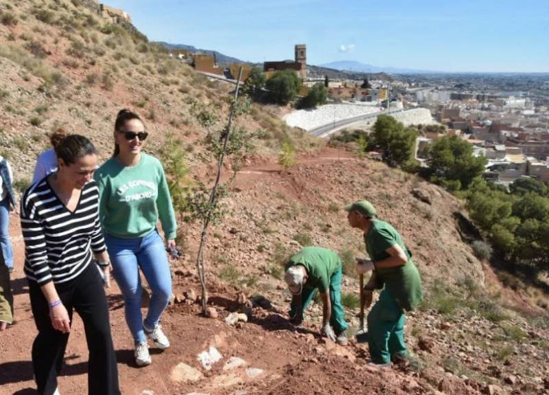 New walking path opened between Lorca and the castle