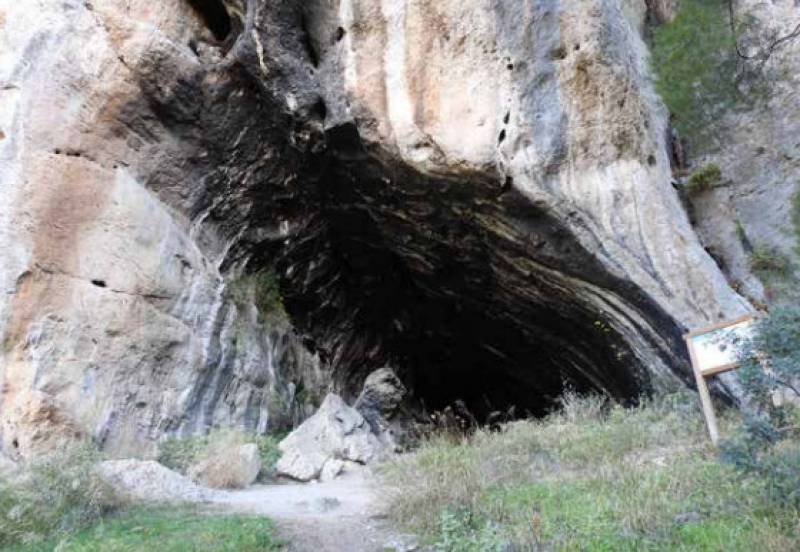 <span style='color:#780948'>ARCHIVED</span> - April 23 Visit one of the bandit cave hideouts in the mountains of Sierra de la Pila