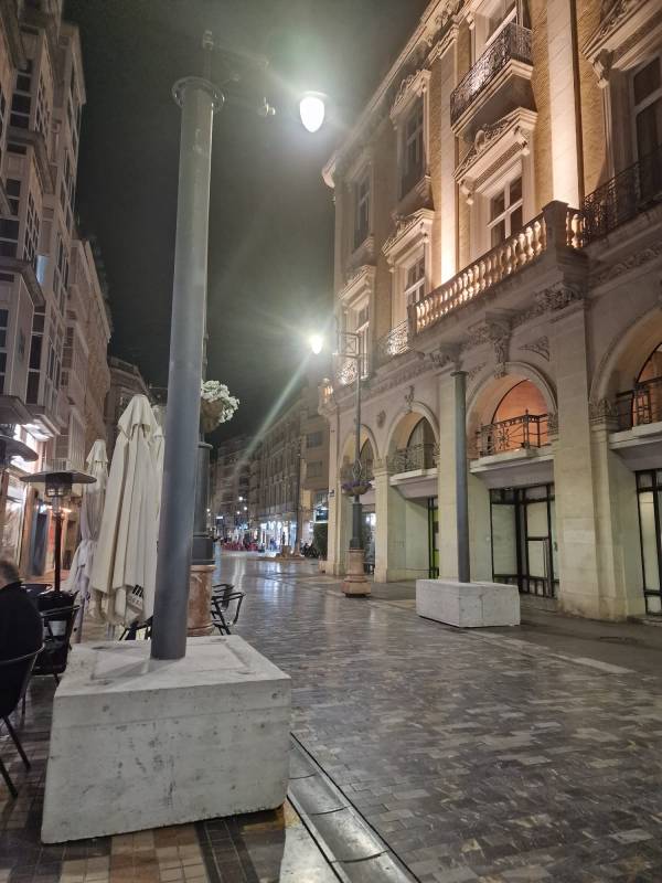 <span style='color:#780948'>ARCHIVED</span> - Controversial tarpaulin street shades are finally erected in Cartagena