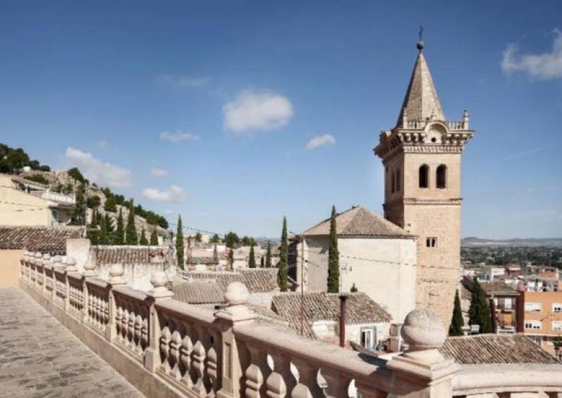 <span style='color:#780948'>ARCHIVED</span> - May 14 Free guided tour of the history of Yecla