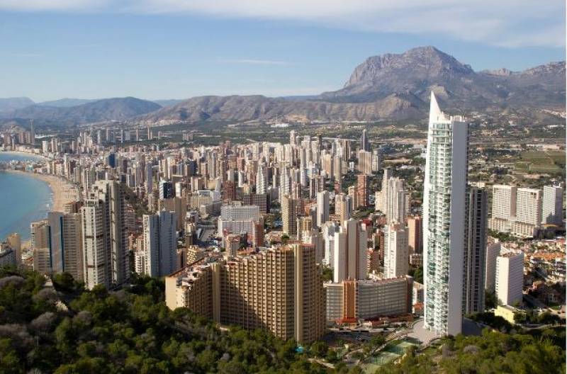 <span style='color:#780948'>ARCHIVED</span> - Shoppers delight as Benidorm commercial centre takes another giant leap forward