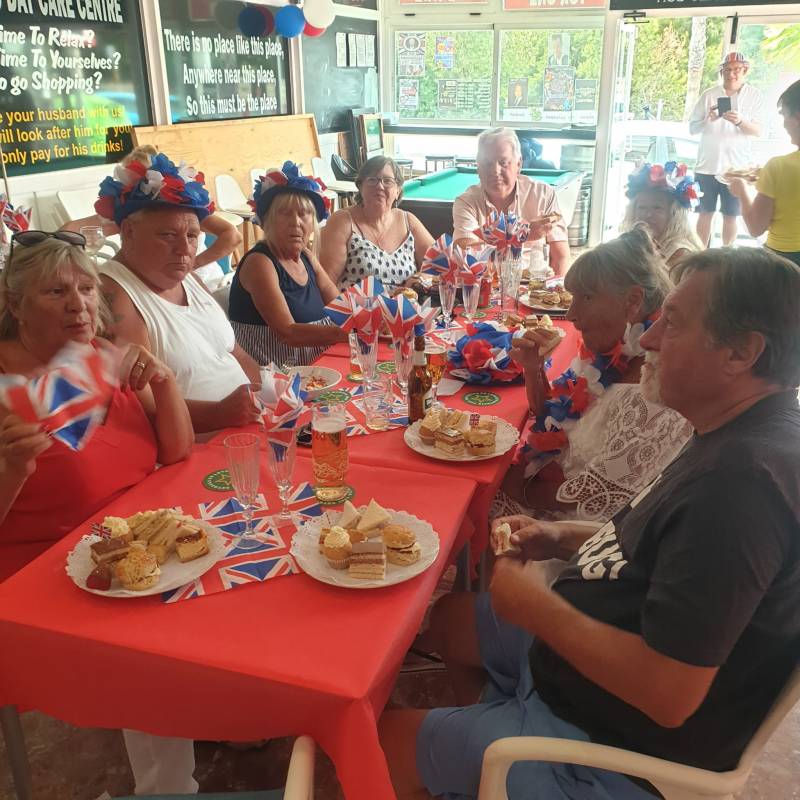 Thousands of patriotic Brits celebrate the Coronation in Benidorm