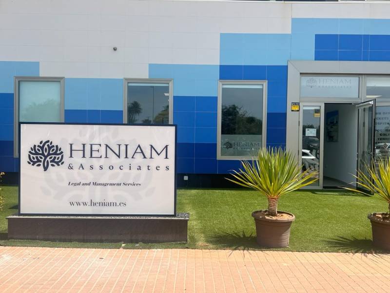 Heniam expands into new office next to the notary in Los Belones