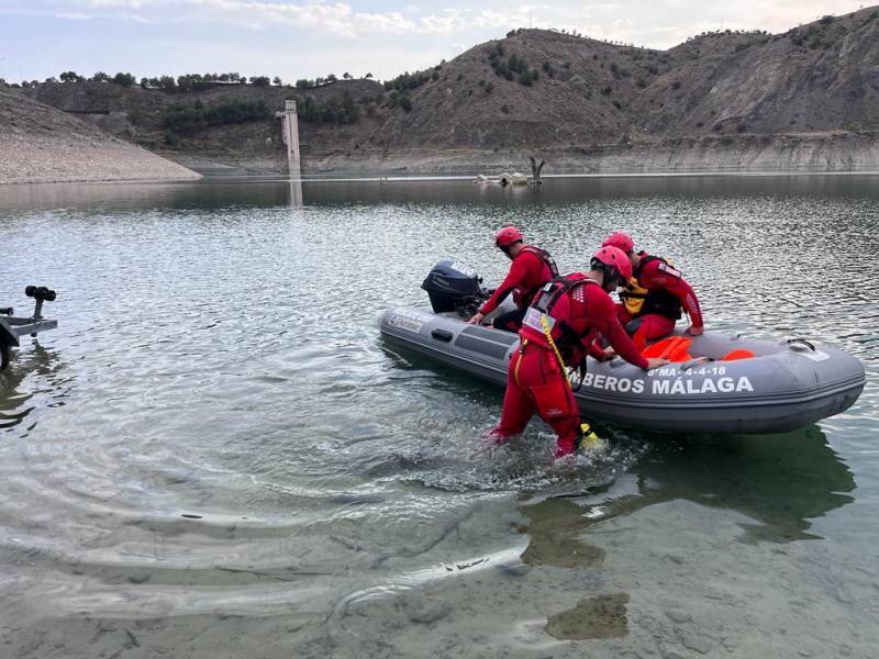 Two Ukrainian women forced to jump into Malaga reservoir to escape being stoned by attackers