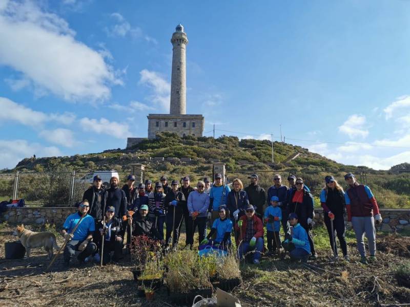 Volunteers work to reintroduce native plant species around Cabo de Palos lighthouse