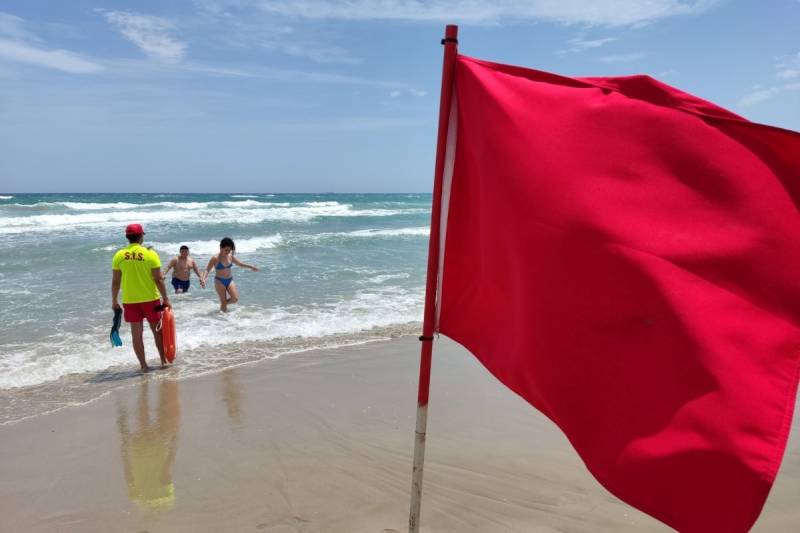Start of summer season marred by series of Murcia beach accidents 