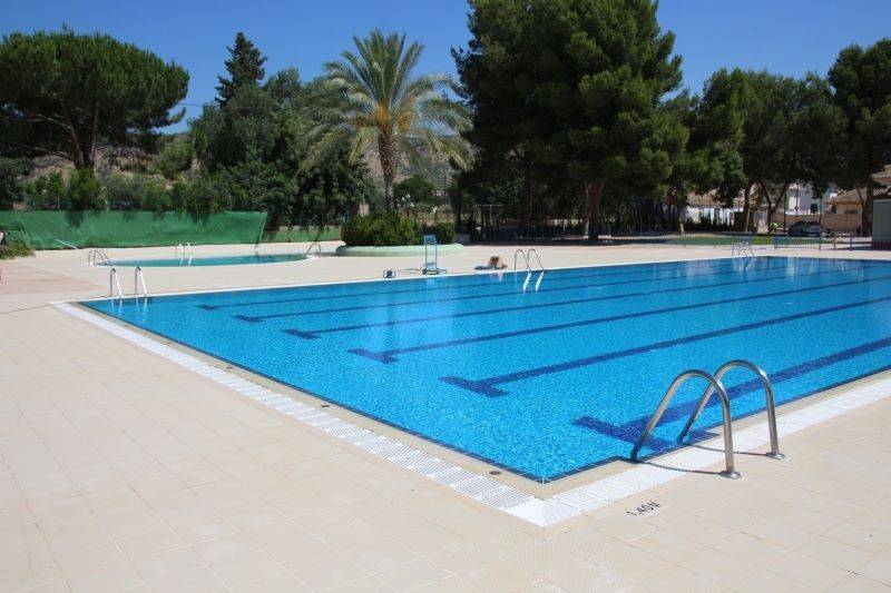 Alhama public swimming pool opens for the summer