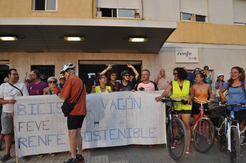 Cartagena cyclists highlight hypocritical Renfe decision to ban cycles from Los Nietos service