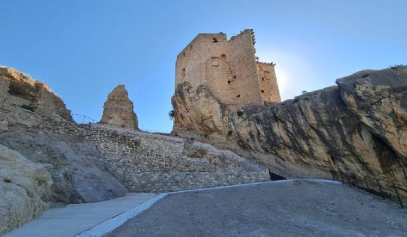 August 18 Guided walk to the castle of Mula