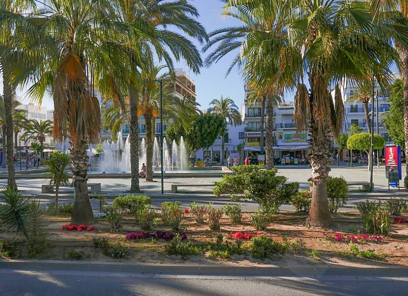 British woman cuts the throat of an Ibiza hotel manager