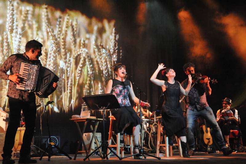 Rozalen goes back to her roots at Mar de Musicas