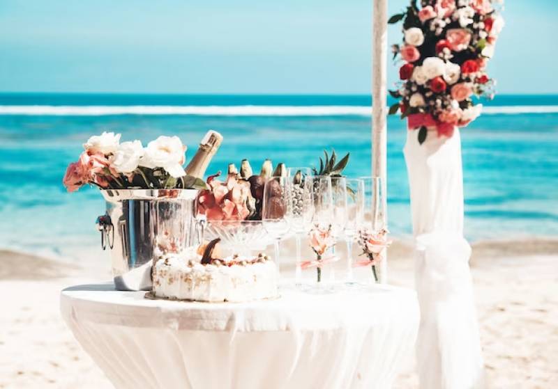 Los Alcazares offers couples 500 euros to book a beach wedding