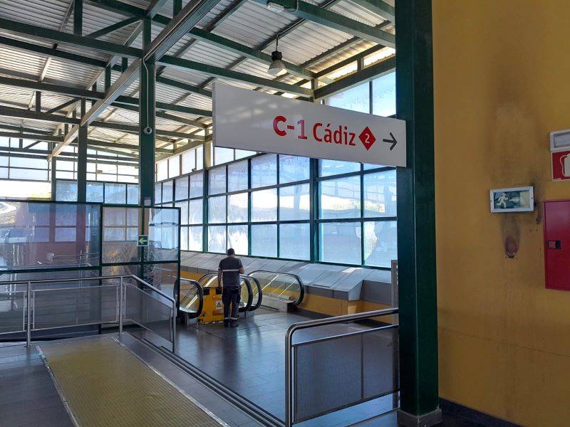 Disgruntled passengers slam inadequate Cadiz Cercanias train facilities