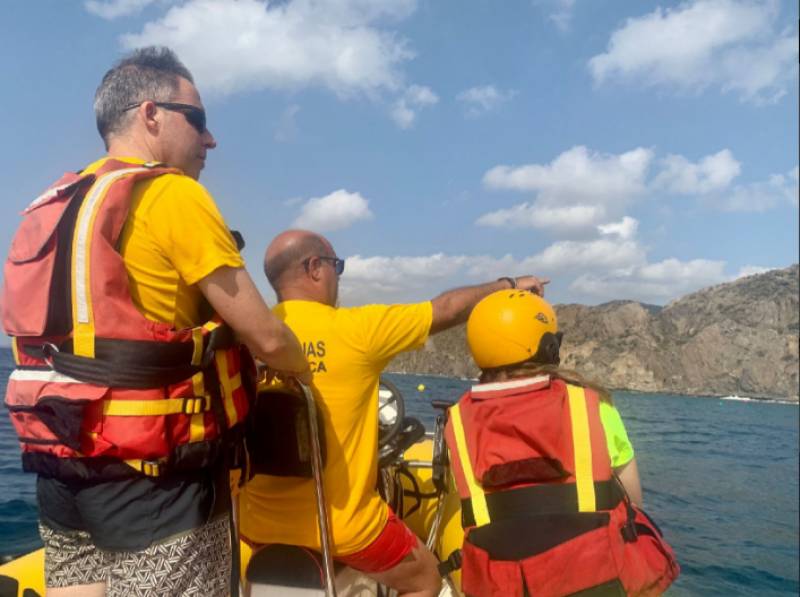 Lorca steps up beach safety with 9 lifeguards and top equipment
