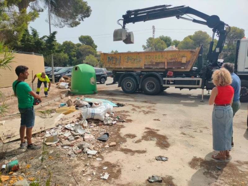 Orihuela Costa streets get long overdue clear-up